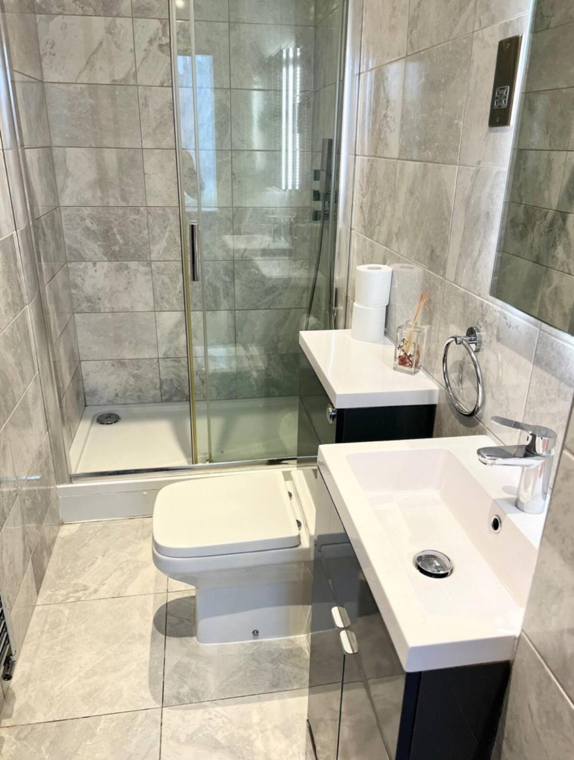 Lovely & Stylish 2 Bed Flat Close To Heathrow Yiewsley Esterno foto